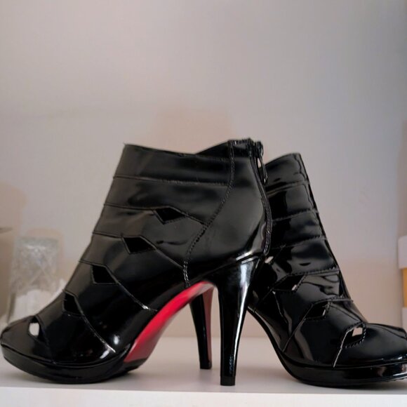 Chic Black Patent Open-Toe Ankle Bootie Heels size 7 - Picture 4 of 4